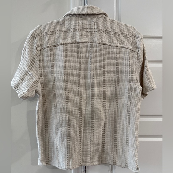 Hollister Men's Boxy Fit Short-Sleeve Textured Cream Beige Shirt XS - Picture 3 of 3